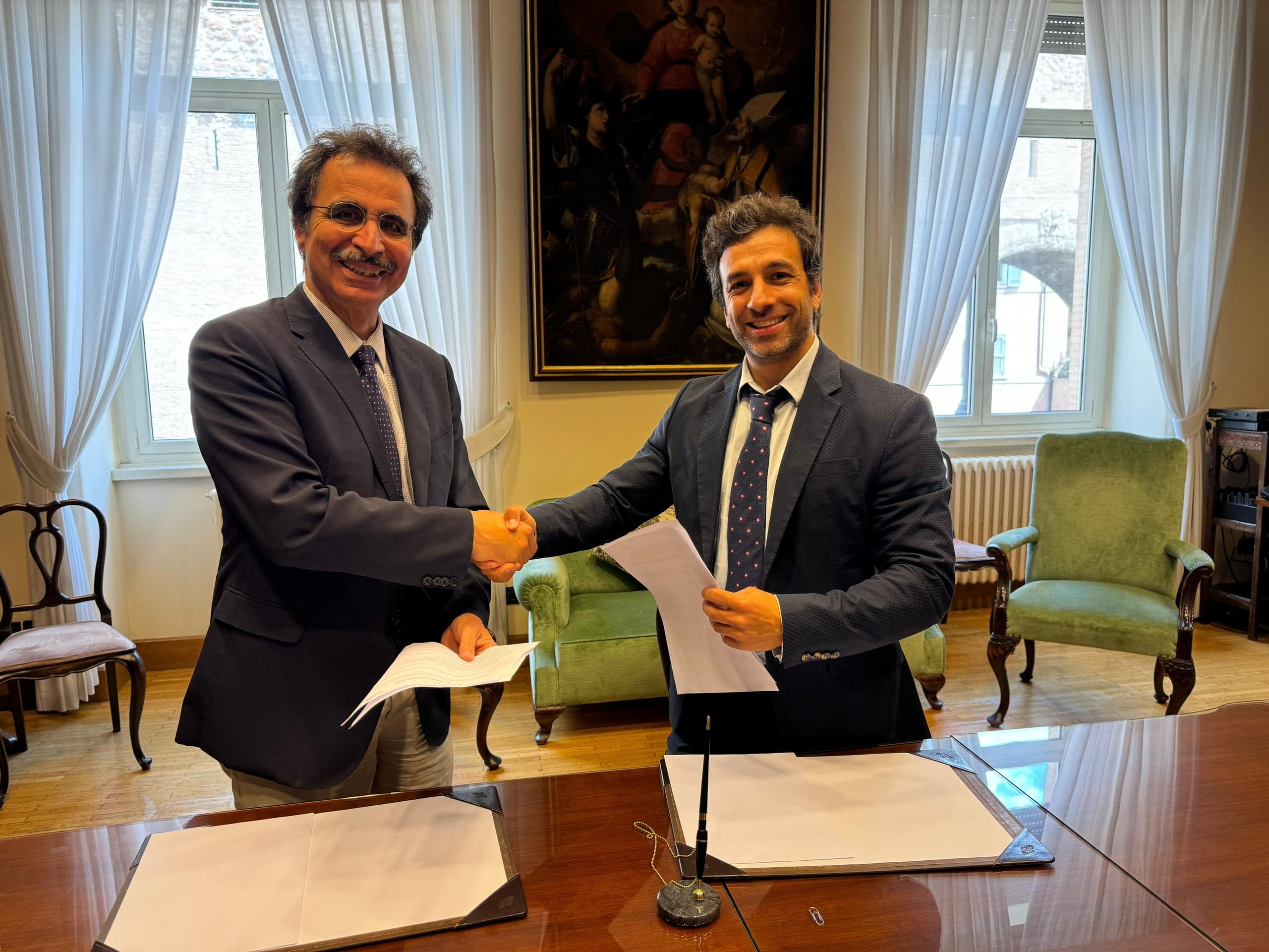 Francesco Bonini e Luca De Gaetano firmano il patto contro l&#039;inquinamento da plastica