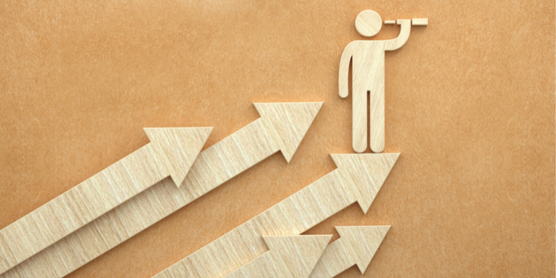 Immagine con un leader che guarda verso il futuro