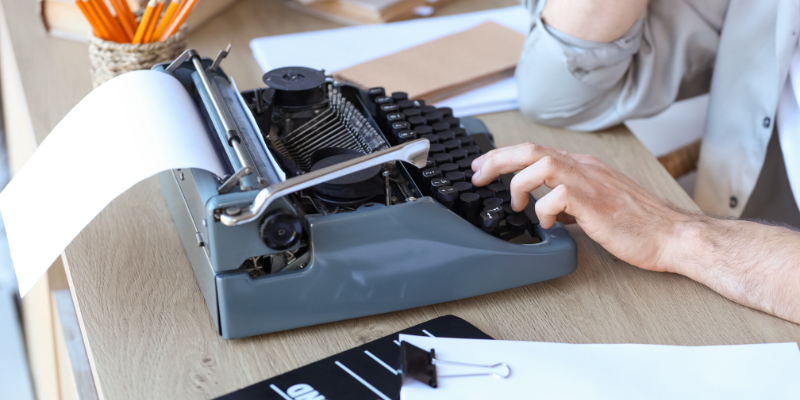 sceneggiatore al lavoro