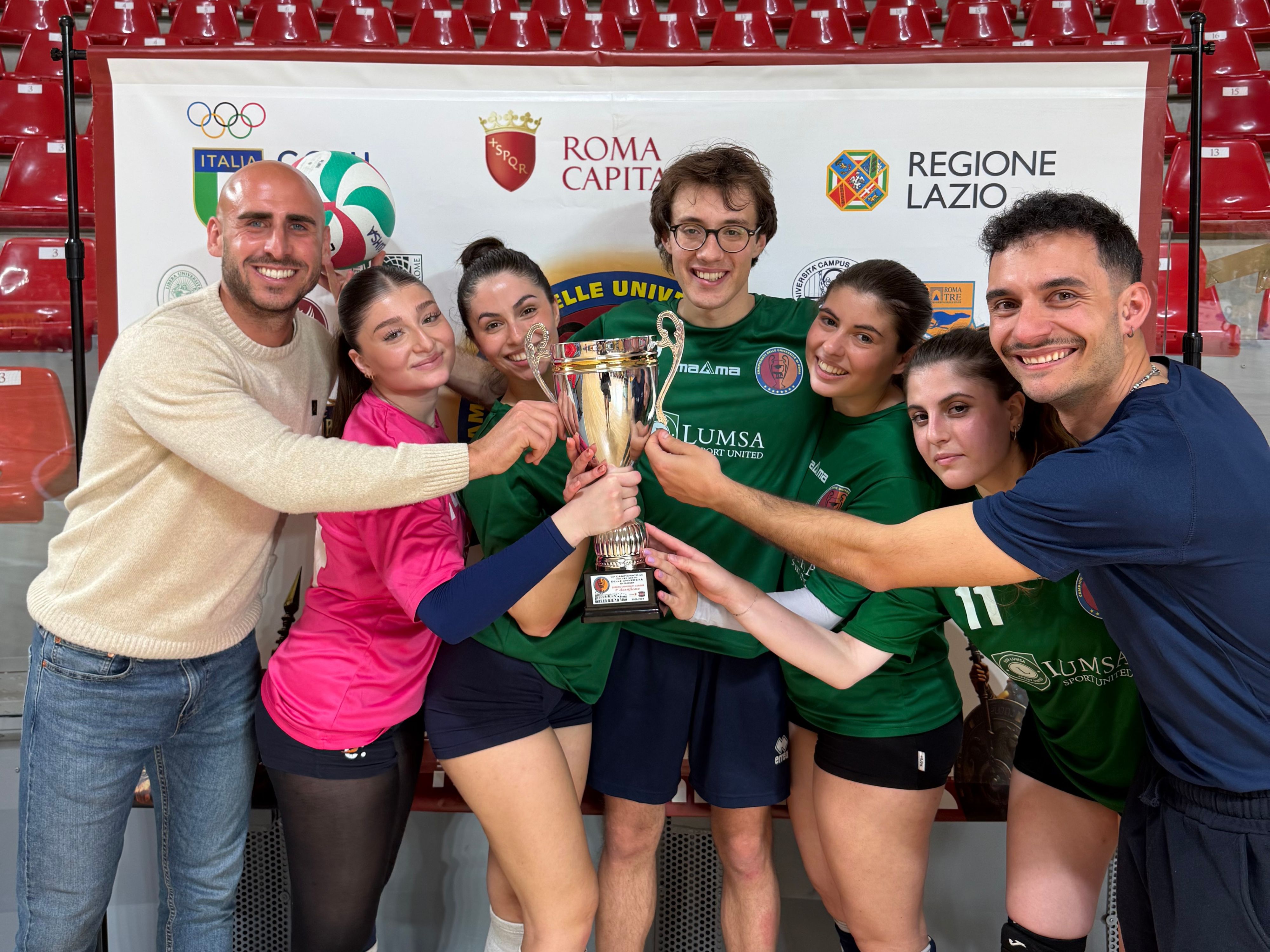 Foto della rappresentativa di pallavolo mista della LUMSA Sport United