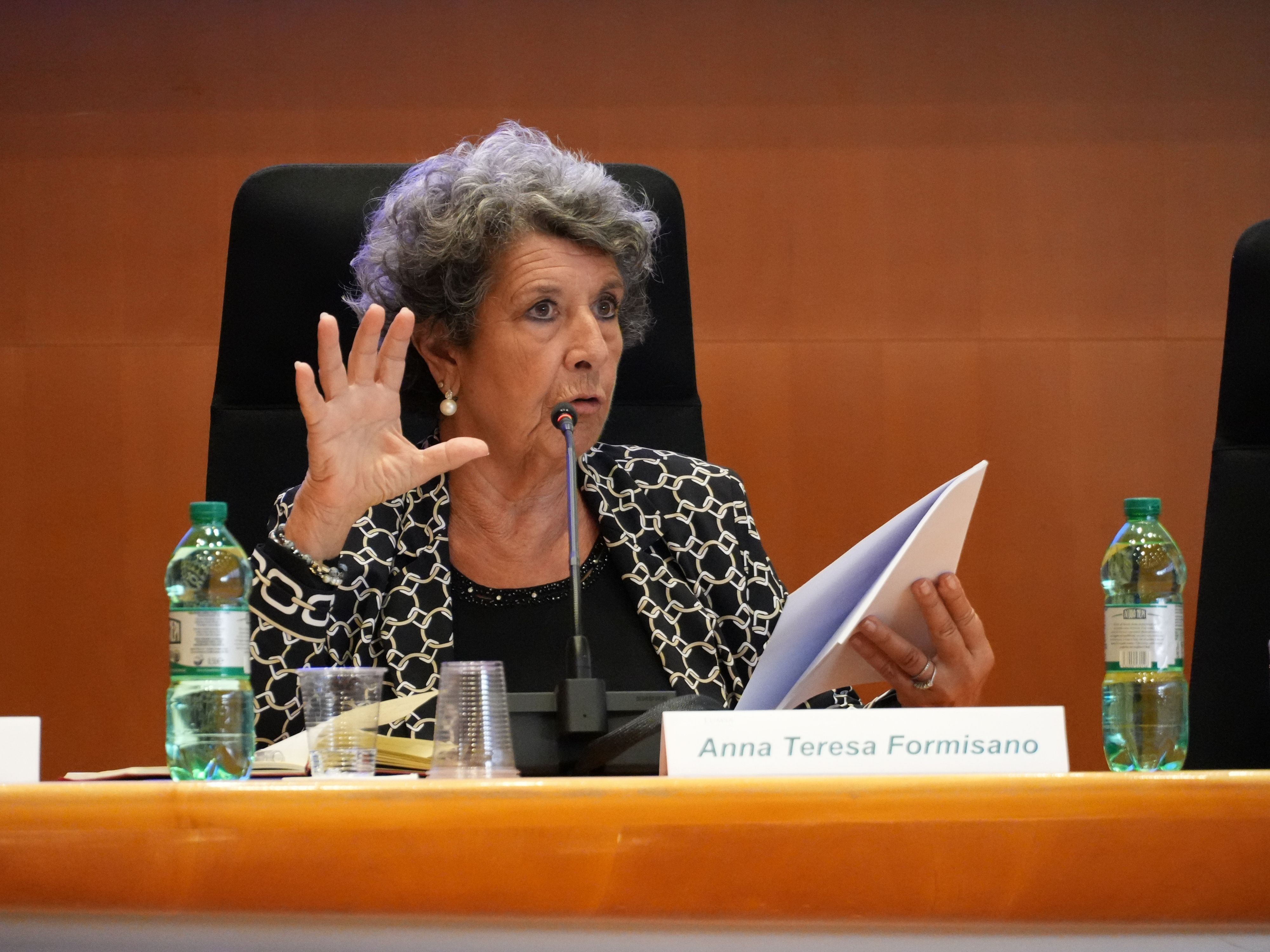 Foto ritraente l'on. Anna Teresa Formisano