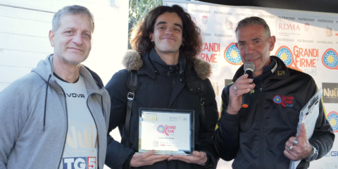 Marco Bertolini (al centro)