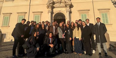 Studenti del Master in Giornalismo davanti al Palazzo del Quirinale