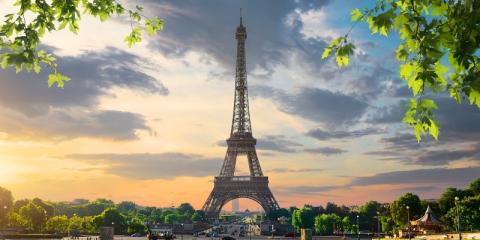 Certificazione di lingua francese con la foto di Parigi e la Torre Eiffel