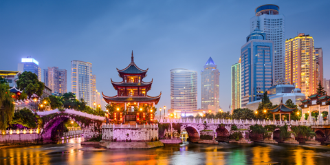 Certificazione di lingua cinese con il CLIC con Cina e luci di notte