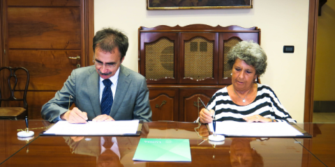 Rettore e onorevole che siglano protocollo per la disabilità